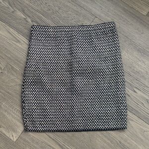 Sophyline | Chic Black and Silver Heavy Skirt Size Small